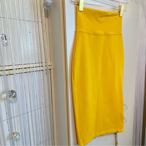 Bebe Yellow Knit Midi Pencil Skirt Size XS NWOT - Picture 3 of 16